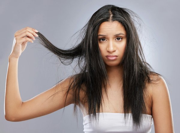 Quelles sont les causes d'une chevelure abîmée ?