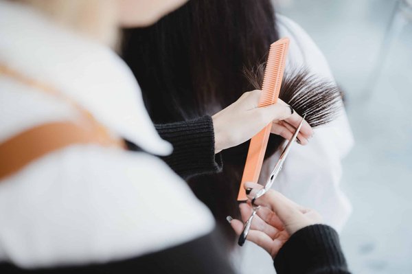 Les meilleurs tutos de coiffure pour un look tendance